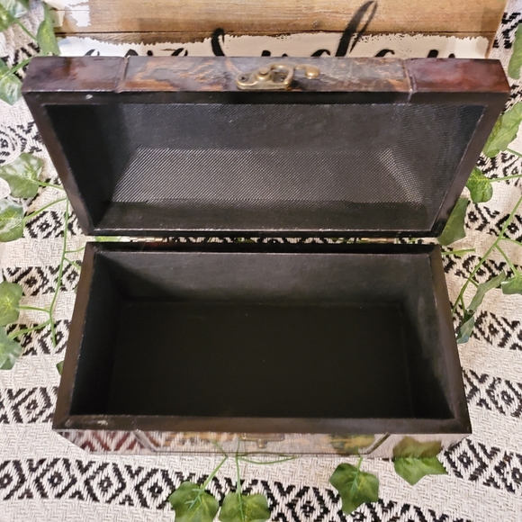 Fancy Wooden Storage/Jewelry/Knick-Knack Box With Latch New. - Picture 10 of 13